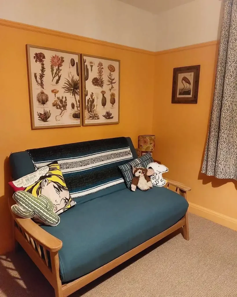 Teal Futon-Style Sofa With a Wood Frame